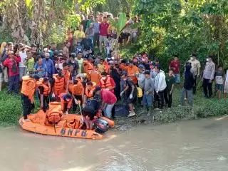 Jasad Bagas Kembaran Bagus Putra Suharto Yang Tenggelam Diwaduk Tanjung Muda Berhasil Ditemukan