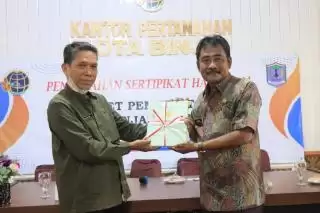 1226 Sertifikat Tanah Masyarakat Diserahkan Kantor Pertanahan Kepada Walikota Binjai