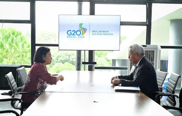 Menkeu Sri Mulyani Bahas Mekanisme Transisi Energi Bersama Presiden AIIB