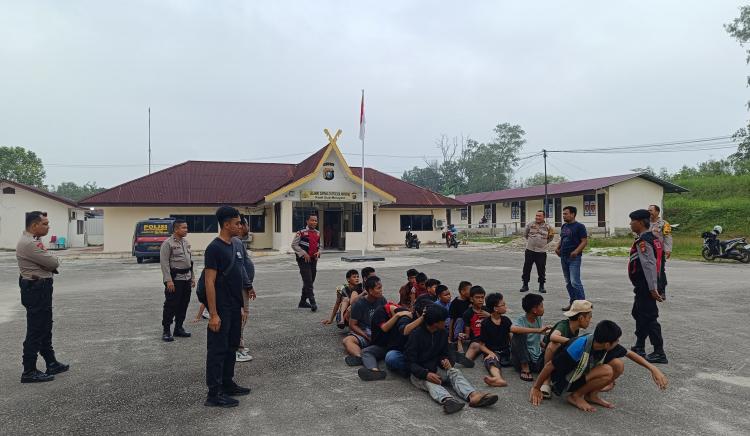 Patroli Subuh, Polsek Mandau Amankan Belasan Muda Mudi Aksi Balap Liar