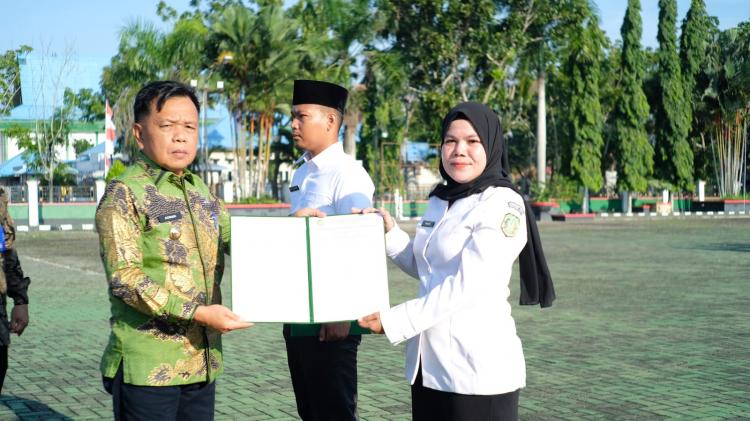 Serahkan SK untuk 164 PPPK, Ini Harapan Plt Bupati Kepulauan Meranti