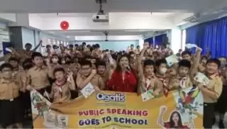 Priska Sahanaya Bersama AGATIS Beri Training Public Speaking di SD Santo Yakobus
