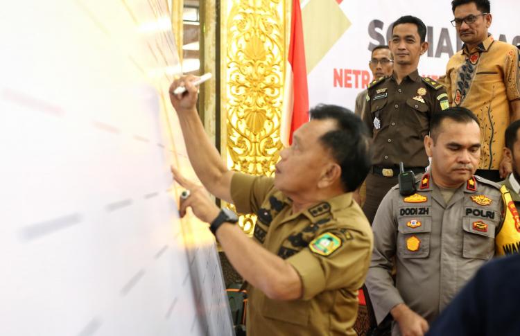 Sosialisasi dan Ikrar Netralitas Lurah dan Kades di Pilbup 2024, Ini Petuah H Asmar