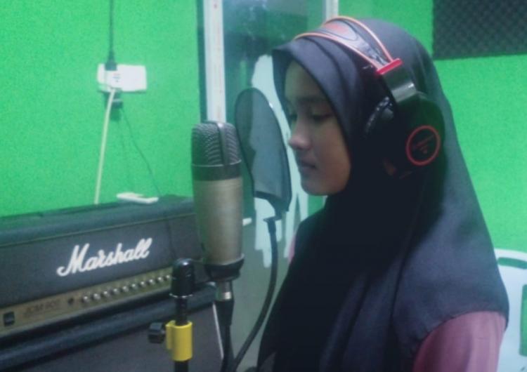 Wow! Anis Santiya Rekaman di Studio PB Production