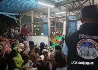 Hujan Tak Surutkan Niat Ratusan Pekerja PT Sam-Sam di Kandis Jumpa dengan Alfedri