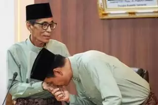 Fadhil-Bakhtiar Terima "Kado Istimewa" HUT ke-76 Batang Hari dari Gubernur Al Haris