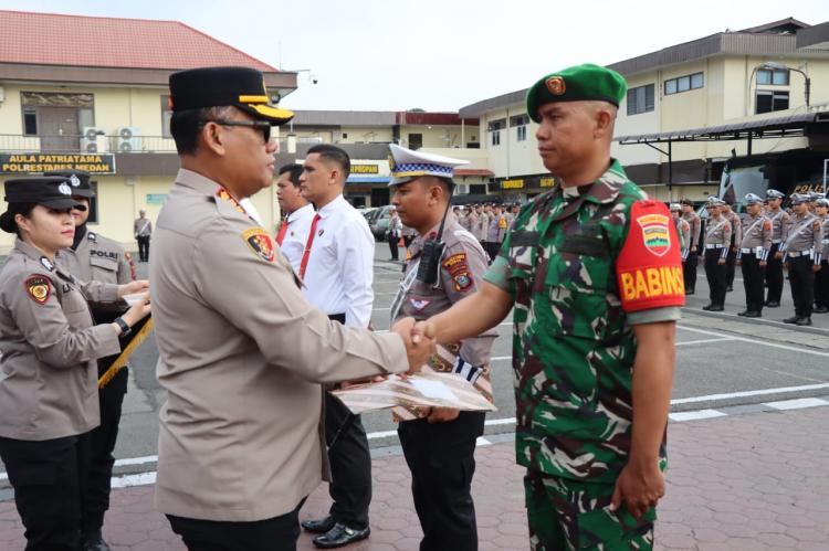 Beri Penghargaan Personel Berprestasi, Kapolrestabes Medan : Jadikan Tantangan sebagai Peluang