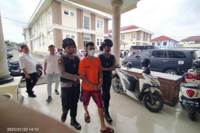 Diapit Dua Polisi dengan Tangan Terborgol, Ini Jawaban Anak Buah Ucok Padang Lawas