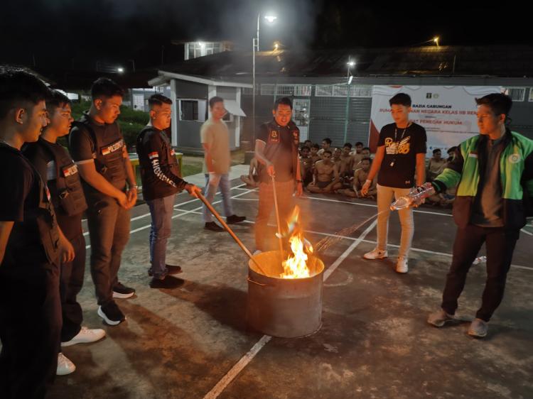 Rutan Rengat Geledah Kamar Warga Binaan Minimalisir Peredaran Barang Terlarang