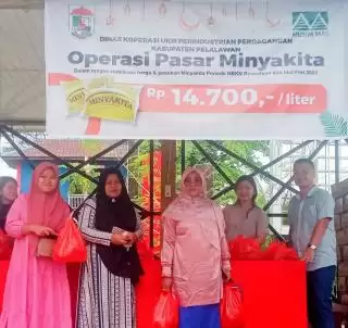 Mantap! PT MM Salurkan 40 Ribu Liter  MinyaKita ke Masyarakat Pelalawan