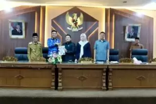 Rahmad Hasrofi Pimpin Rapat Paripurna Nota Pengantar LKPJ Bupati Batang Hari Tahun Anggaran 2024