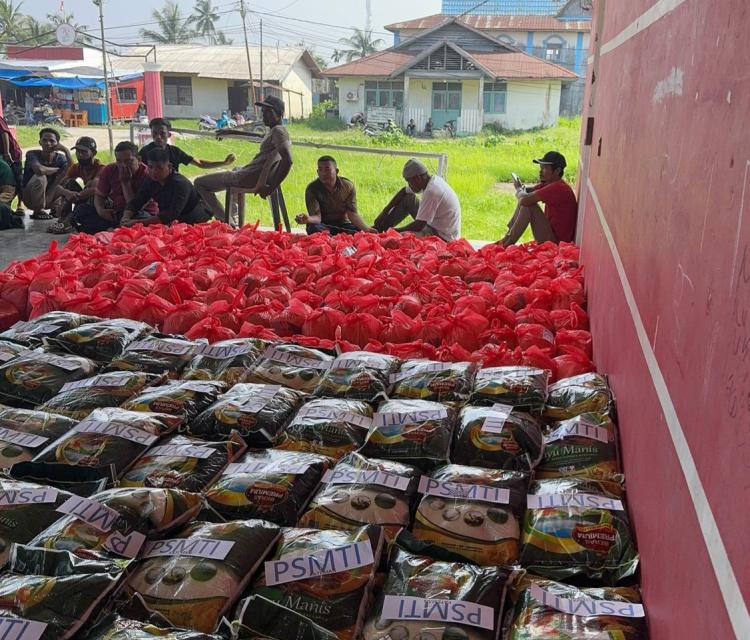 PSMTI Kateman Bersama PT PS Salurkan 300 Paket Sembako ke Anak Yatim Piatu dan Keluarga Prasejahtera