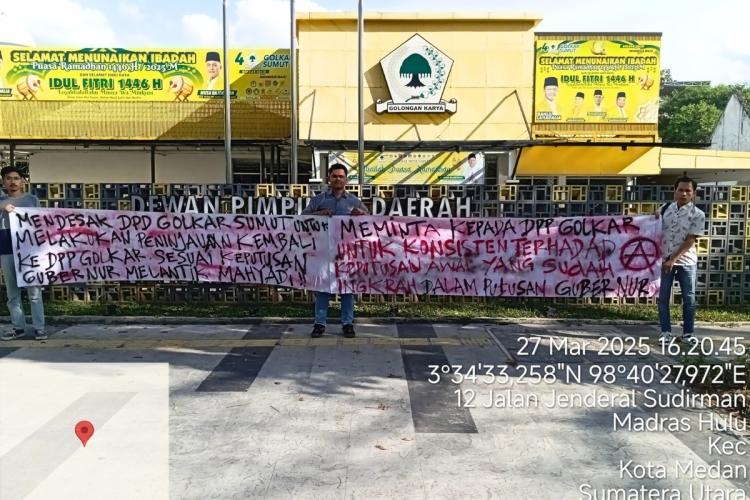 Terkait Pengangkatan Ketua DPRD Binjai, KMMB Sumut Protes dan Bentang Spanduk di DPD Golkar Sumut