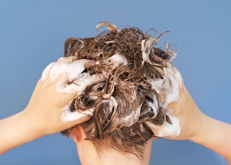 Jenis-jenis Surfaktan dalam Produk Perawatan Kulit dan Rambut