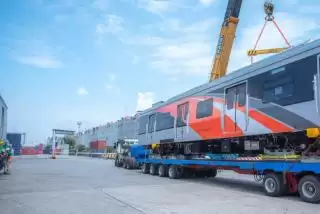 Konsisten Dukung Konektivitas, Pelindo Solusi Logistik Lanjutkan Mobilisasi Gerbong KRL