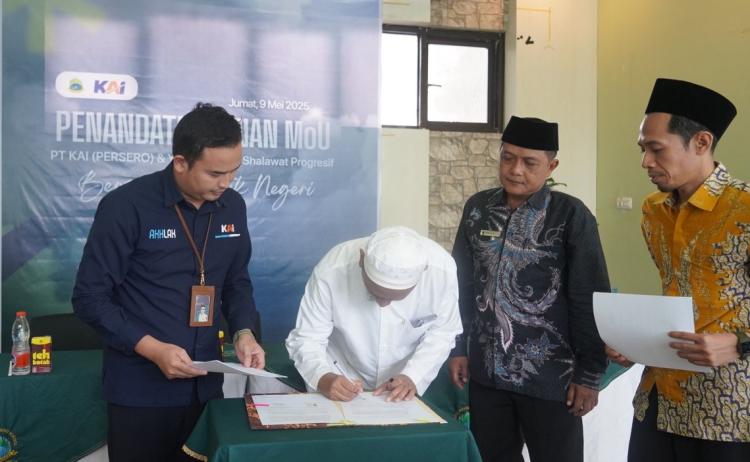 Teken Kerja Sama, KAI Daop 8 Diskon Tarif Mobilitas Santri dan Pengurus Ponpes