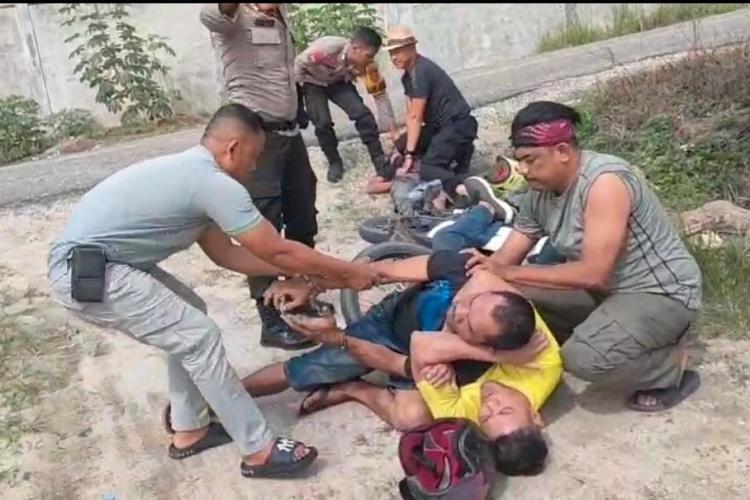 Bak Film Aksi Penangkapan Dua Pelaku Narkotika di Inhu