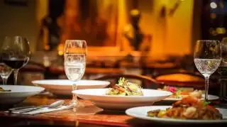 Tren Food Reviewer dan Penting Perizinan Higienis bagi Bisnis Restoran di Indonesia