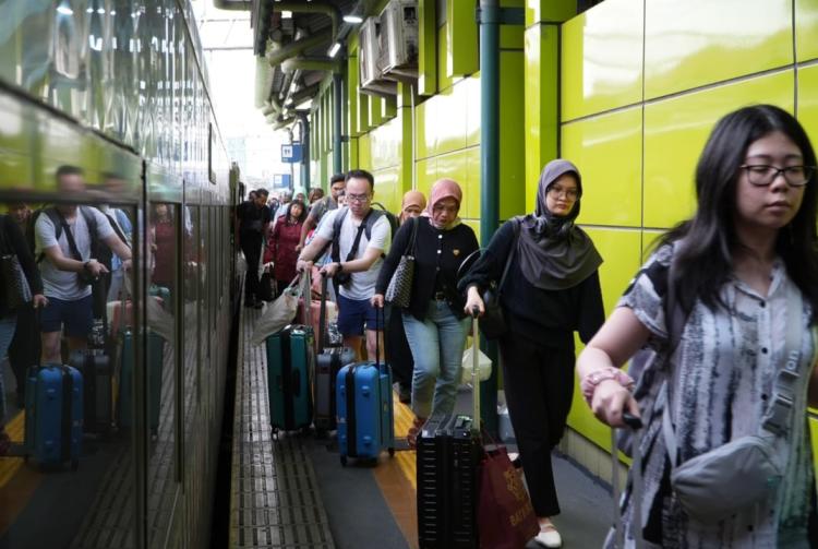 Periode Libur Panjang, Jumlah Penumpang Meningkat, KAI Daop 1 Jakarta Tambah Perjalanan KA