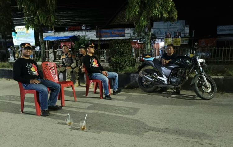 Dinilai Membahayakan Warga, Satpol PP Inhil Tertibkan Tiang Reklame Tak Bertuan
