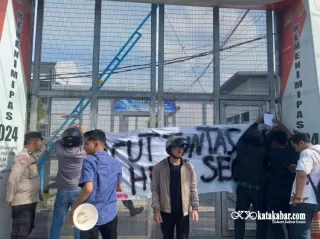Mahasiswa Desak Bongkar, Napi Lapas Kelas I Tanjung Gusta Medan Bebas Pakai HP