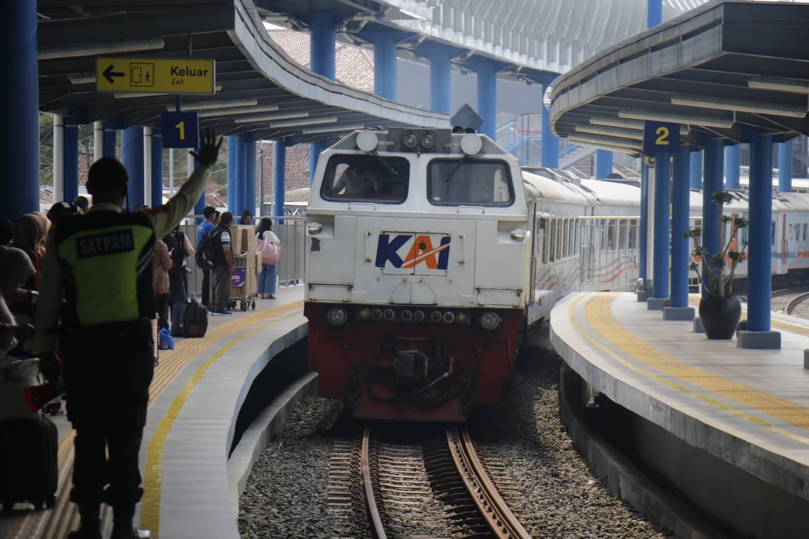 Daop 1 Jakarta Layani 32.905 Pelanggan KA Lokal Pangrango dan Siliwangi