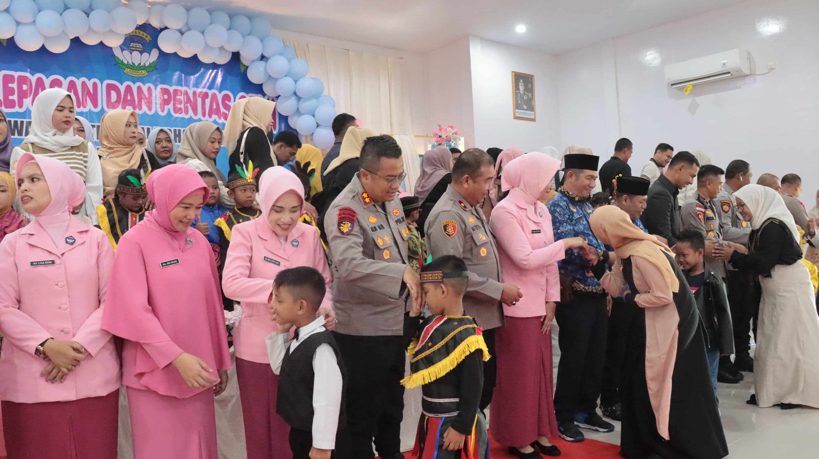 Suasana Haru dan Bahagia Selimuti Pelepasan Murid TK Kemala Bhayangkari 09