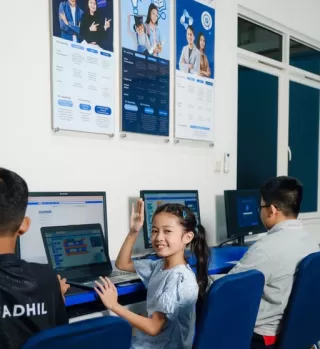Wow! Anak-Anak Ini Bisa Bikin Website dan Presentasi Pakai Bahasa Inggris!