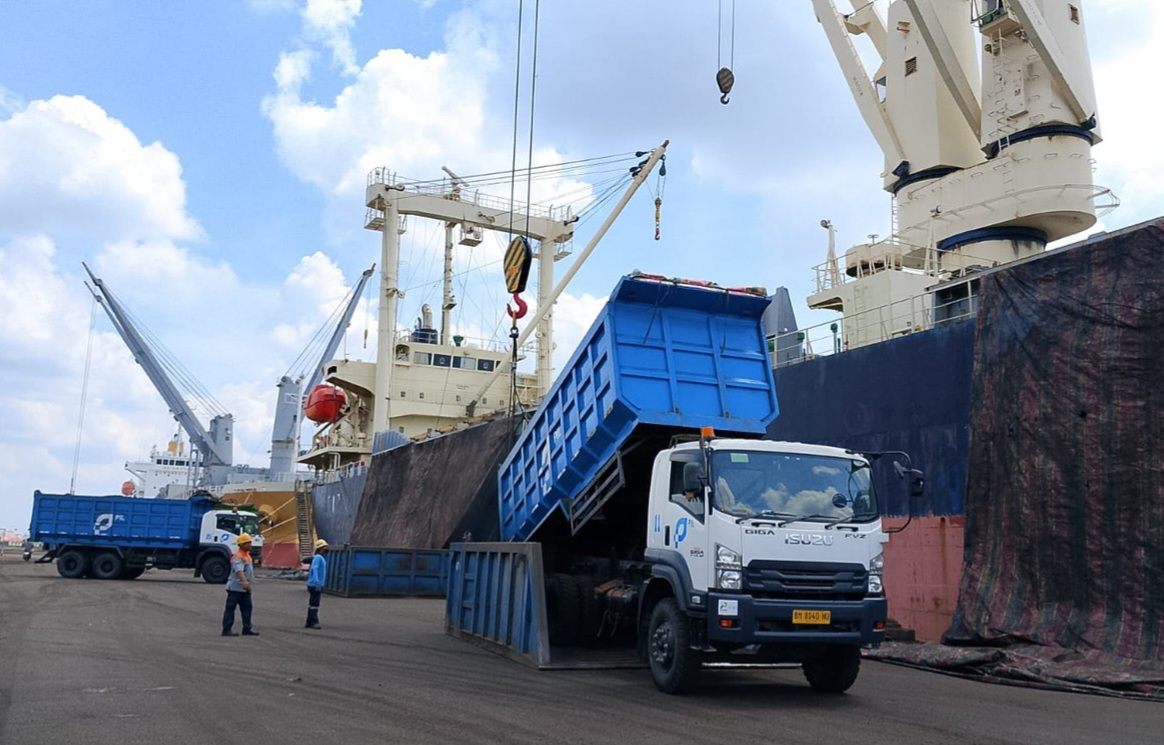 Fasilitasi Logistik Green Coke di Riau, Pelindo Solusi Logistik Dukung Transisi Energi Hijau