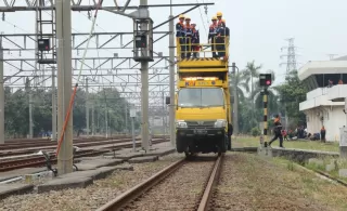 Listrik Aliran Atas Nadi Utama Operasional KRL dan Sistem Persinyalan KAI Daop 1 Jakarta