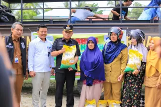 Bupati Kepulauan Meranti Tinjau Ketersediaan Beras Pastikan Stok Aman dan Harga Stabil