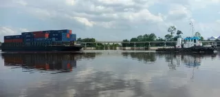 Tentang Kejanggalan Kerja Sama Kapal Tandu di Bawah Jembatan Siak