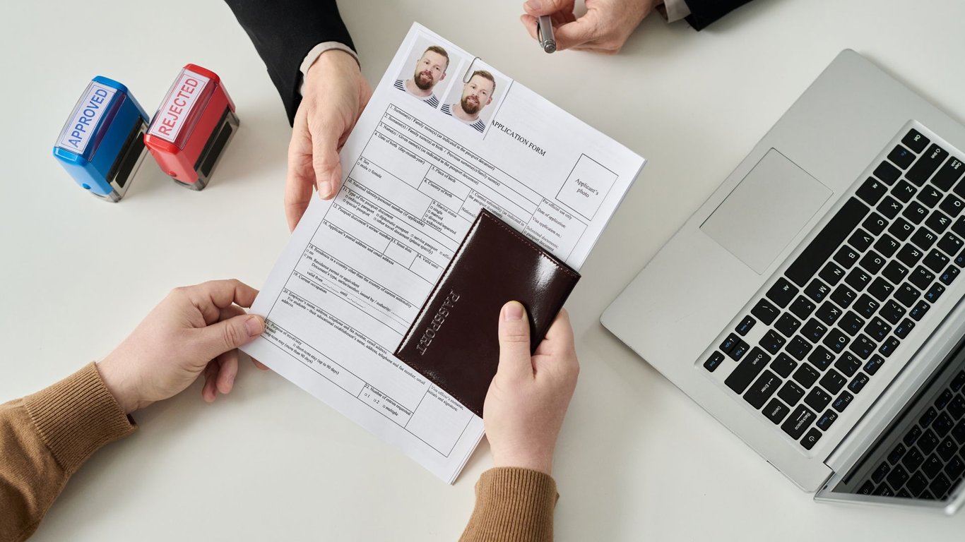 Tinggal Melebihi Masa Berlaku Visa di Indonesia 2025 Jadi Ancaman Serius Bagi Orang Asing