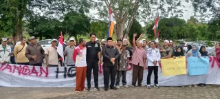 Tuntut CSR PTPN IV Reg III Amo 2, Seratusan Masyarakat Sungai Lala Geruduk Kantor DPRD Inhu