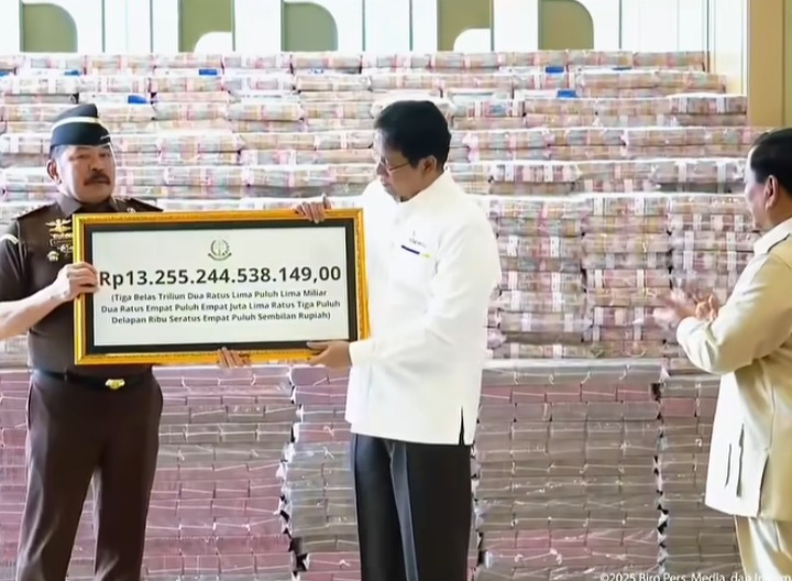 Kejagung Serahkan Duit Korupsi CPO Rp13 T ke Negara, Presiden RI: Digunakan Buat Program Masyarakat Kecil