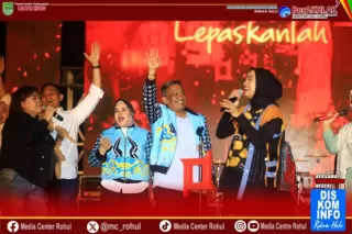 Warga Tumpah Ruah di Malam Puncak HUT ke 26 Rohul, Rayola dan Kotak Guncang Panggung Pesta Rakyat