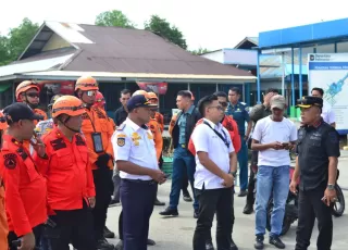 Bupati Kepulauan Meranti Tinjau Sejumlah Titik Rawan Banjir di Selatpanjang