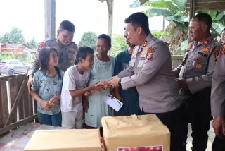 Polres Pelalawan Tebar Kasih Natal 2025