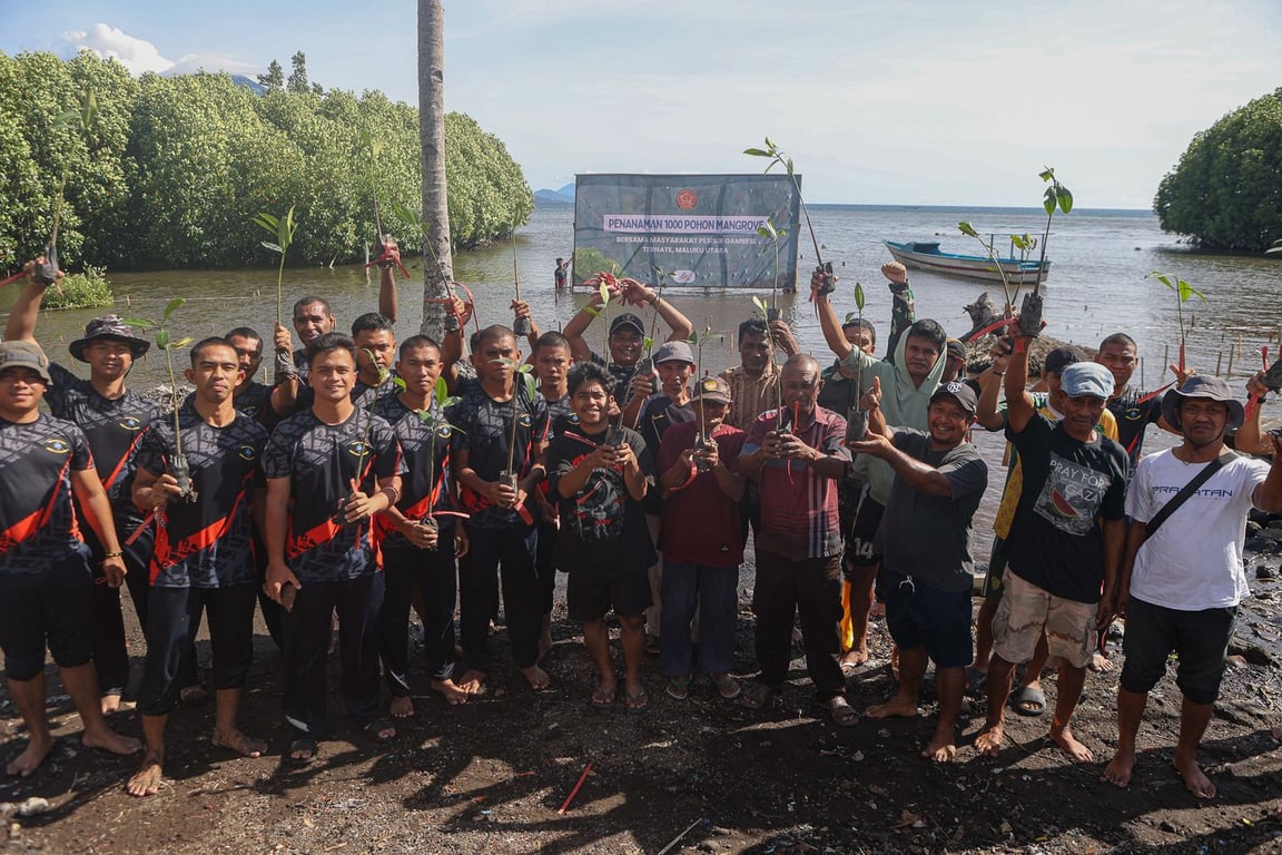 Dukung Pelestarian Pesisir, Kogabwilhan III Tanam 1.000 Mangrove di Pantai Gambesi