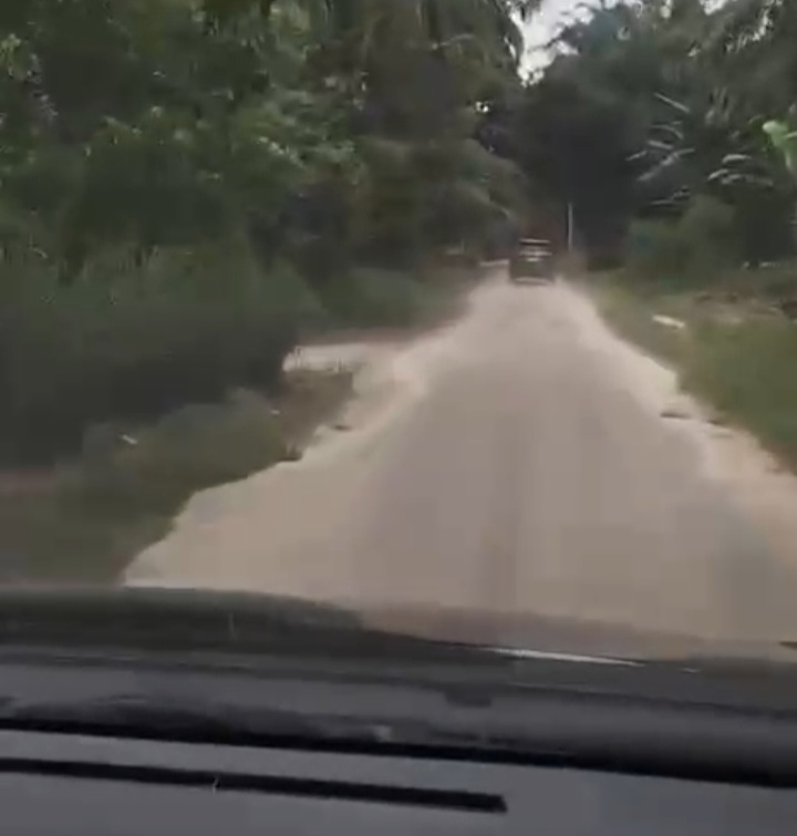 Kejar-kejaran dengan Polisi, Mobil Pengedar Sabu Terbalik di Rohil