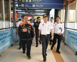 Pastikan Kesiapan Layanan Angkutan Lebaran 2026, Dirut KAI Lihat LRT Jabodetabek
