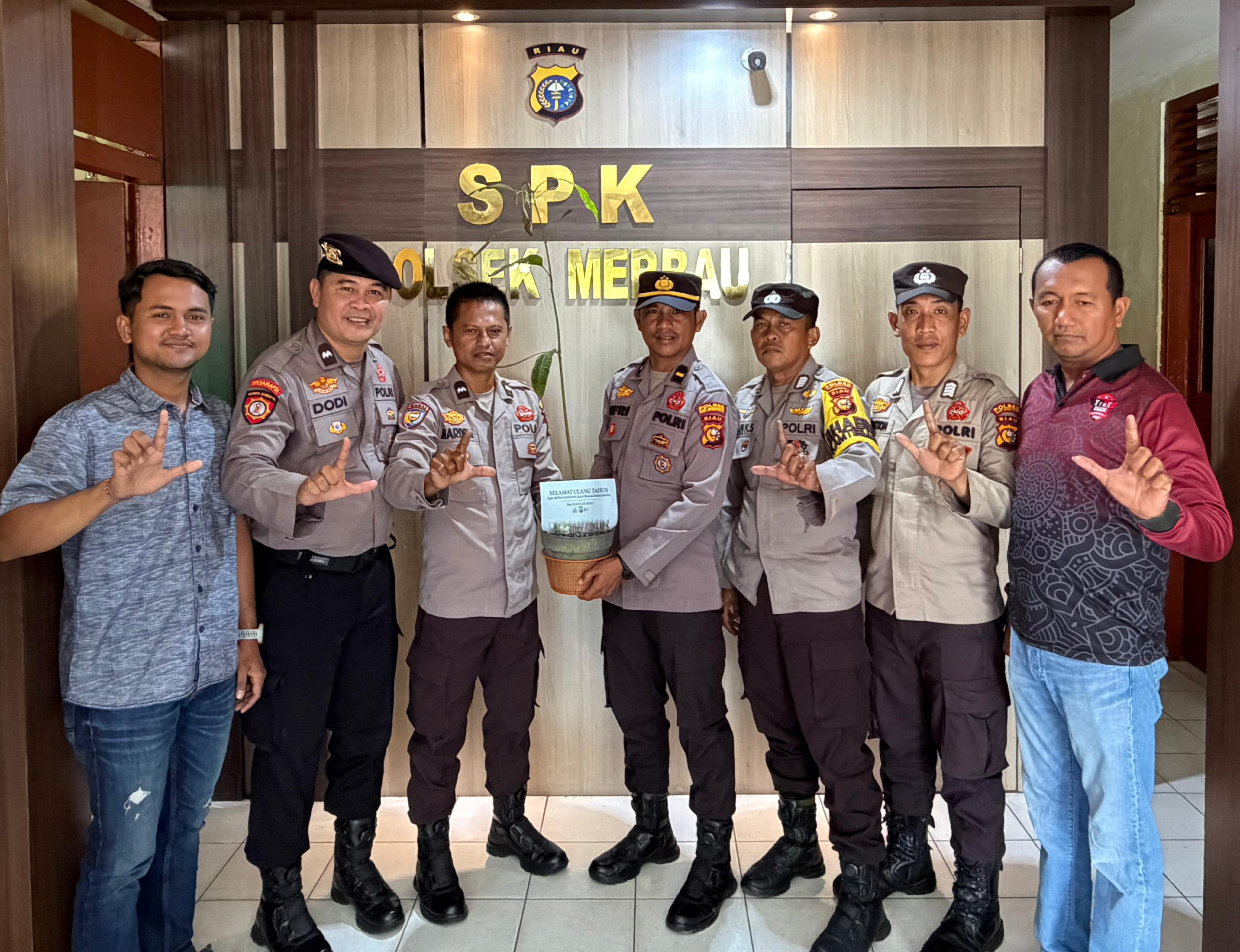 Bibit Pohon Jadi Hadiah Ultah Kapolres Kepulauan Meranti Dorong Peduli lingkungan