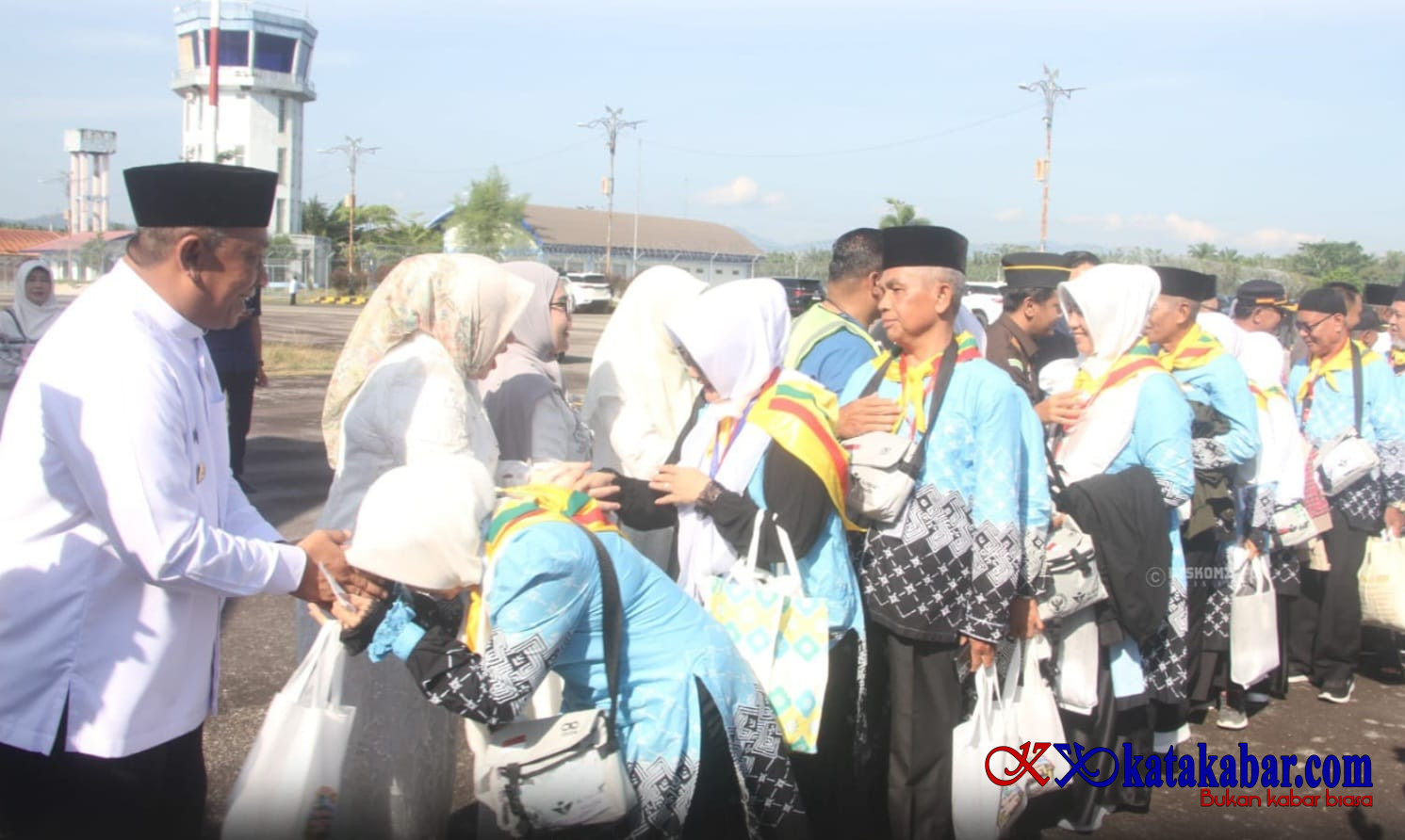 Doa dan Harapan, Bupati Rohul Lepas JCH dari Bandara Tuanku Tambusai