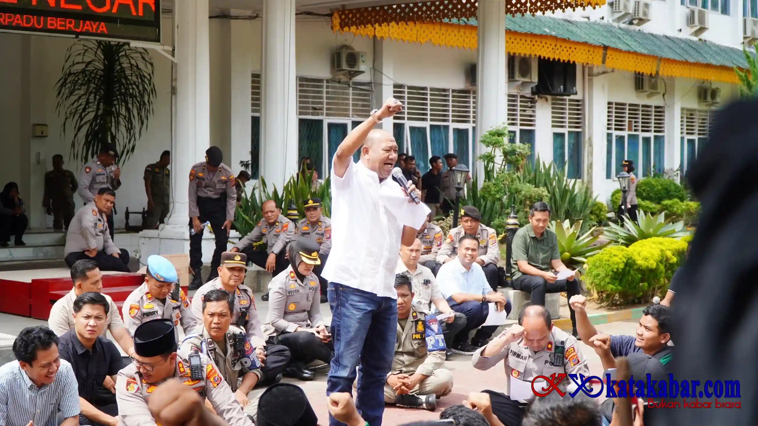 May Day di Langkat, Bupati Syah Afandin Duduk Bersama Massa Tegaskan Komitmen Bela Hak Buruh