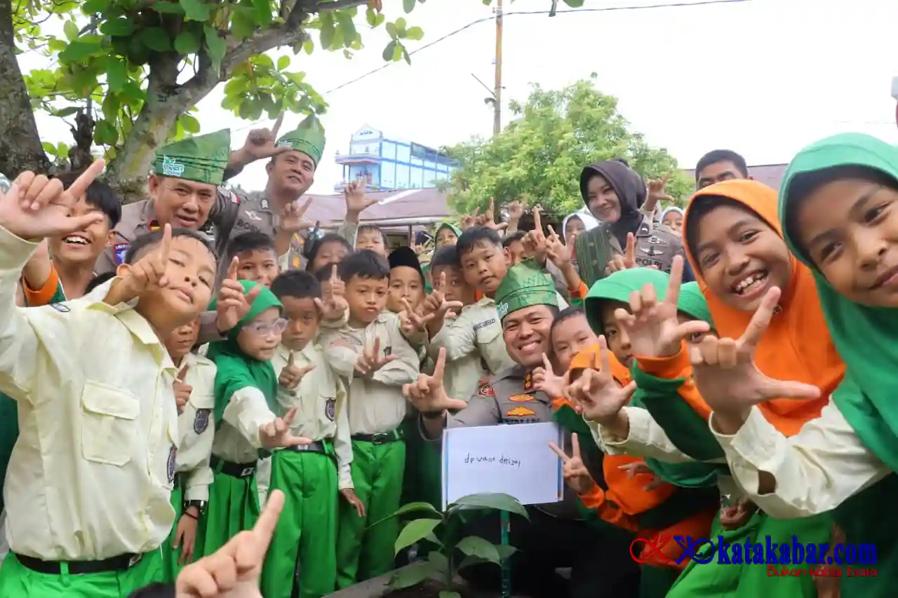 Kapolres Kepulauan Meranti Kenalkan Green Policing di SDN 02 Selatpanjang