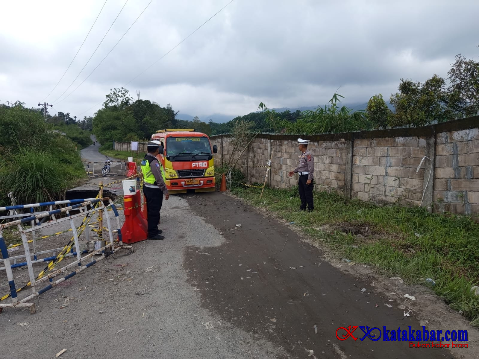 Longsor Tutup Sebagian Jalur Alternatif Langkat-Karo, Bus Pariwisata Dilarang Melintas