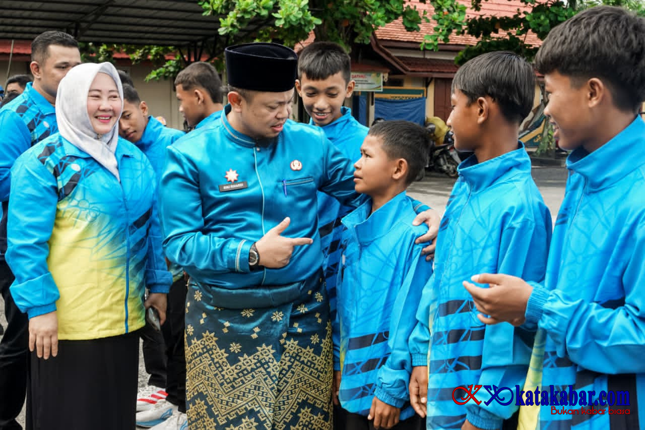 Lepas Atlet Sepak Bola GSI SMP Dua Kecamatan, Ini Harapan Camat Mandau