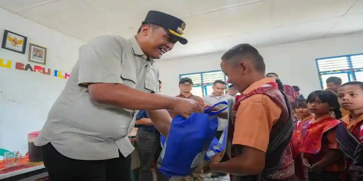 Di Pelosok Toba, Bupati Janjikan Bantuan untuk SD Meranti Barat