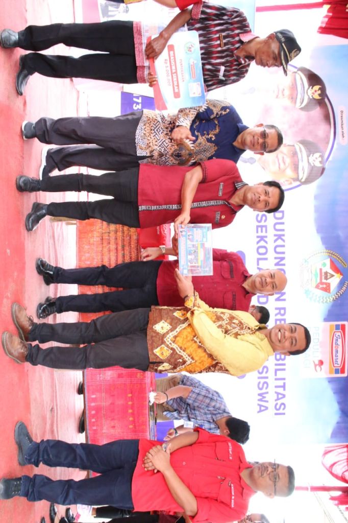 Puluhan Pelajar Taput Berprestasi Dapat Beasiswa CSR Indomaret
