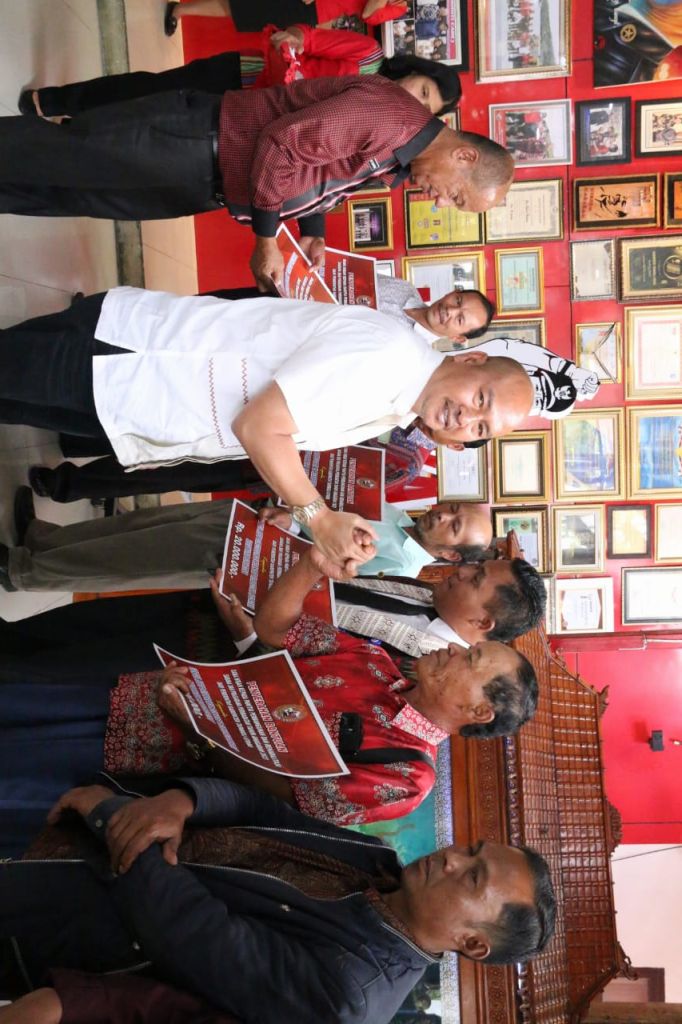 Bupati Taput Serahkan Dana Hibah ke Ormas dan Rumah Ibadah